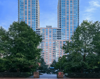 101 West End Avenue - Photo Thumbnail 8