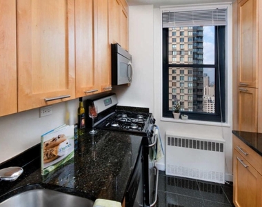 303 East 83rd Street - Photo Thumbnail 3