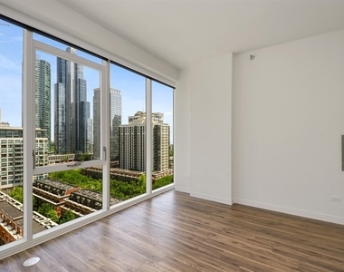 1407 South Michigan Avenue - Photo Thumbnail 6