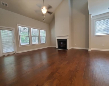 1404 Elston Lane - Photo Thumbnail 2