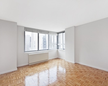 271 West 47th Street - Photo Thumbnail 0