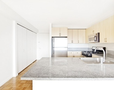 271 West 47th Street - Photo Thumbnail 1