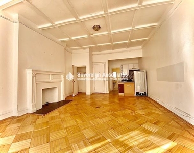 317 West 108th Street - Photo Thumbnail 2