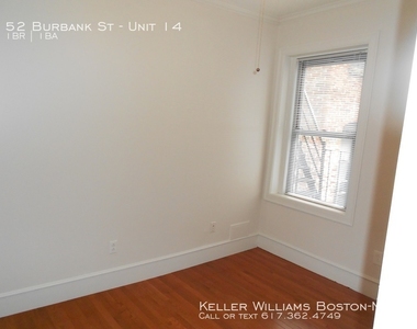 52 Burbank St - Photo Thumbnail 4