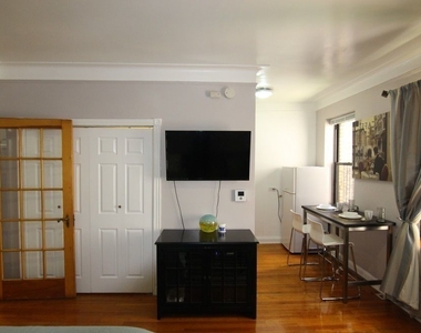 210 West 17th Street - Photo Thumbnail 5