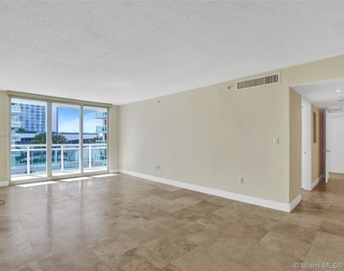 6917 Collins Ave - Photo Thumbnail 2