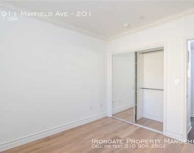 11911 Mayfield Ave - Photo Thumbnail 15