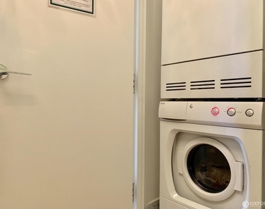  Wall Street | WALLS UP | Washer & Dryer In Unit - Photo Thumbnail 3