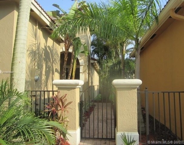 5869 Nw 120th Ave - Photo Thumbnail 1