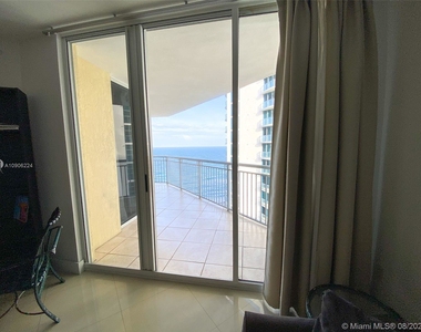 17375 Collins Ave - Photo Thumbnail 16