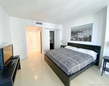 17375 Collins Ave - Photo Thumbnail 15