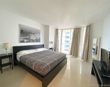 17375 Collins Ave - Photo Thumbnail 14