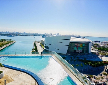 888 Biscayne Blvd - Photo Thumbnail 2