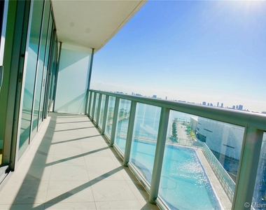 888 Biscayne Blvd - Photo Thumbnail 9