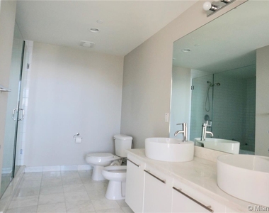 888 Biscayne Blvd - Photo Thumbnail 6