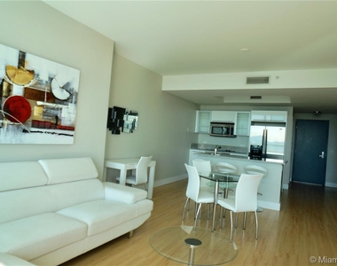 888 Biscayne Blvd - Photo Thumbnail 4