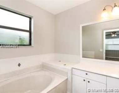 3427 Nw 112th Way - Photo Thumbnail 6