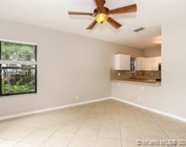 3427 Nw 112th Way - Photo Thumbnail 2