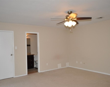 2379 Briarwest Boulevard - Photo Thumbnail 11