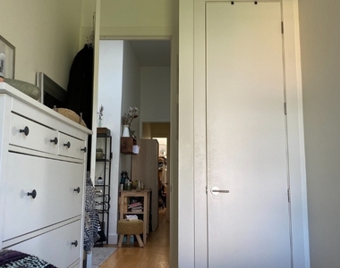 220 Franklin St - Unit: 4R - Photo Thumbnail 8