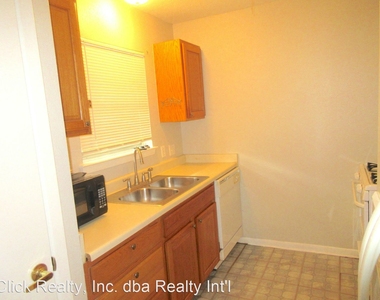 1230 Shadowdale Dr #13 - Photo Thumbnail 7