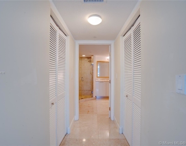 1800 N Bayshore Dr Apt 3310 - Photo Thumbnail 25