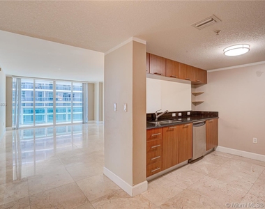 1800 N Bayshore Dr Apt 3310 - Photo Thumbnail 10