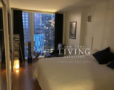 625 West 57th Street - Photo Thumbnail 4