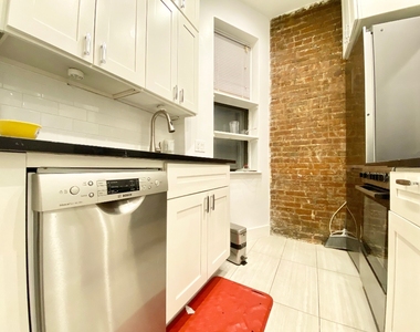 435 West 24th Street - Photo Thumbnail 1