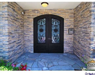 4550 Coldwater Canyon Avenue - Photo Thumbnail 1