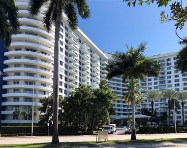 5151 Collins Ave - Photo Thumbnail 0