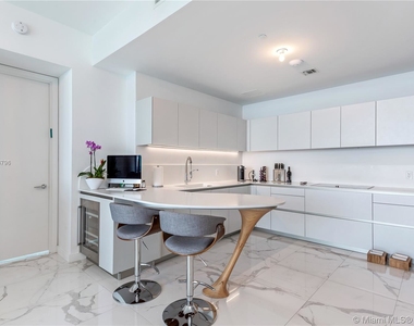 16901 Collins Ave - Photo Thumbnail 5