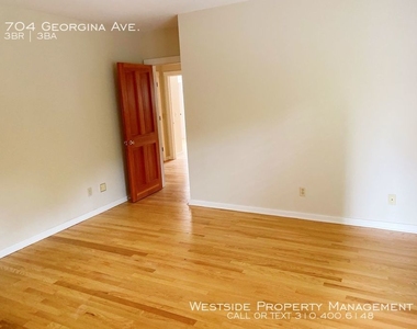 704 Georgina Ave. - Photo Thumbnail 12