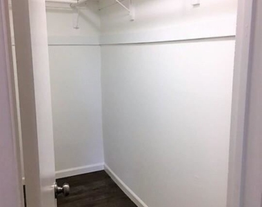 3111 4th St Apt 411 - Photo Thumbnail 8