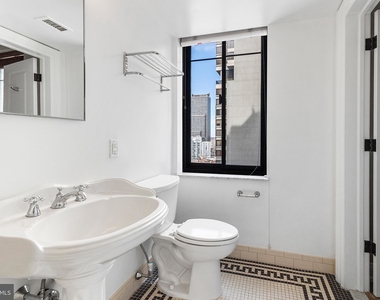 222 W Rittenhouse Square - Photo Thumbnail 7