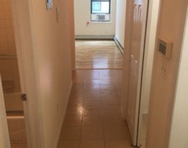 524 West 50th Street - Photo Thumbnail 1