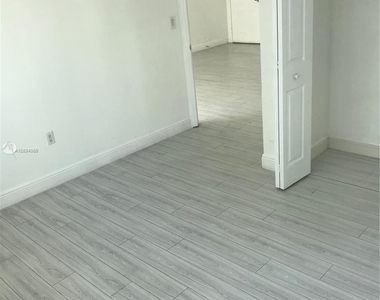 1155 Brickell Bay Dr Apt 1204 - Photo Thumbnail 2