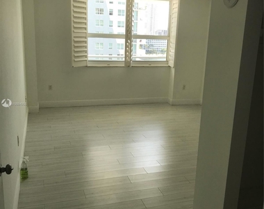 1155 Brickell Bay Dr Apt 1204 - Photo Thumbnail 1