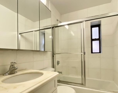 235 East 46th Street - Photo Thumbnail 5