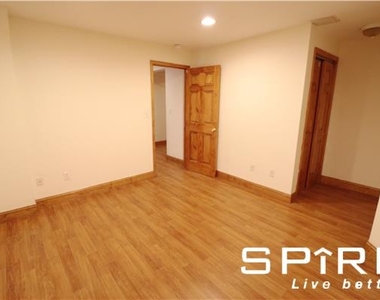 312 West 48th Street - Photo Thumbnail 5