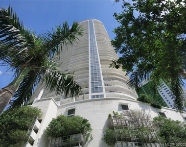 1750 N Bayshore Dr - Photo Thumbnail 0