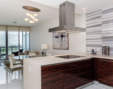 1100 Biscayne Blvd - Photo Thumbnail 3