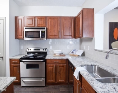 5470 Glenridge Dr Ne Apt 20267-1 - Photo Thumbnail 7