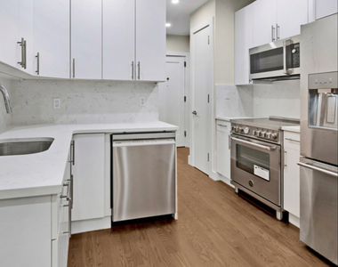 407 Park Avenue South - Photo Thumbnail 1