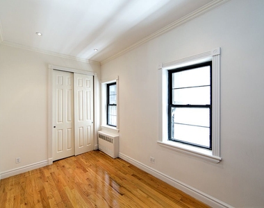 Prime West Village, Hudson and Perrry, 2.5 Month's Free and No Fee, ASAP to October Move - Photo Thumbnail 3