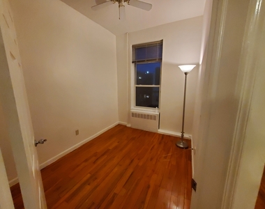 521 Grand Street - Photo Thumbnail 3