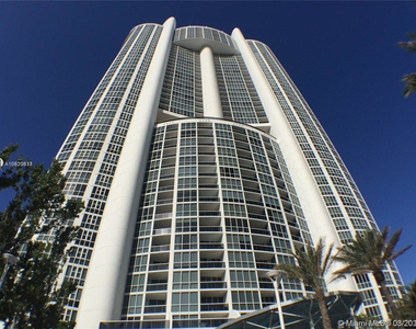 18101 Collins Ave - Photo Thumbnail 6