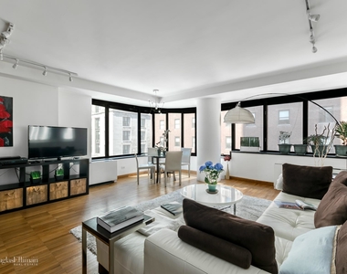 211 Madison Avenue - Photo Thumbnail 0