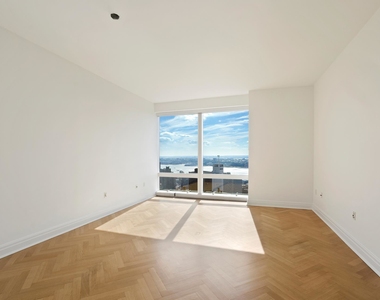 25 Columbus Cir - Photo Thumbnail 1