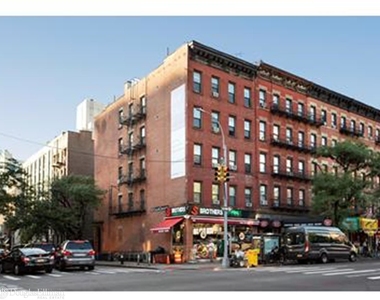 501 West 47th St - Photo Thumbnail 1